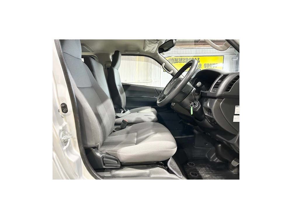 2018 Toyota Hiace LWB +++ $4300 Reduced +++ 3 / 6 / 9 SEATERS