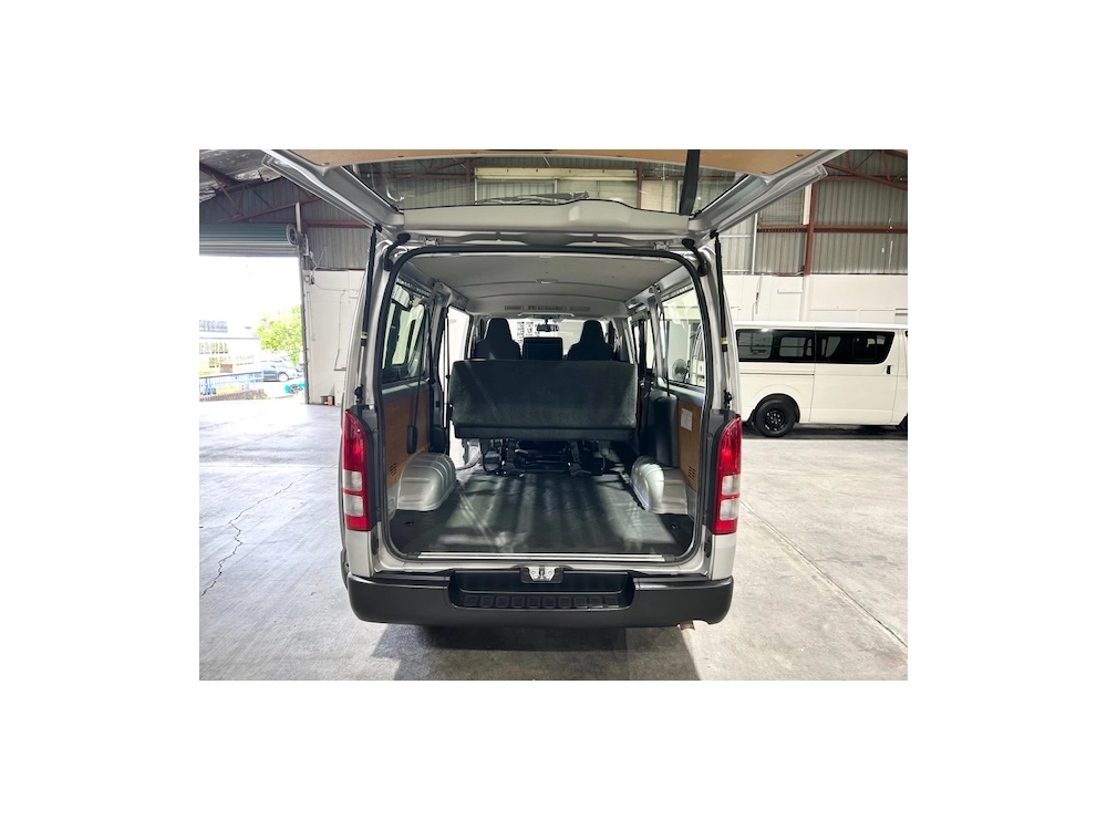 2018 Toyota Hiace LWB +++ $4300 Reduced +++ 3 / 6 / 9 SEATERS