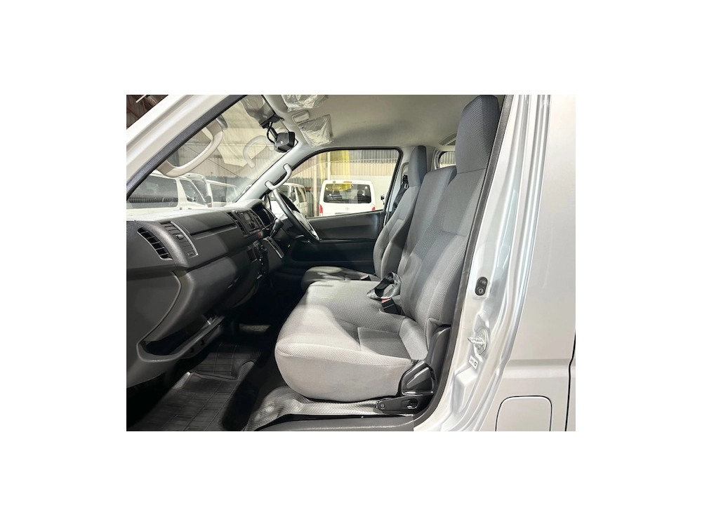2018 Toyota Hiace LWB +++ $4300 Reduced +++ 3 / 6 / 9 SEATERS