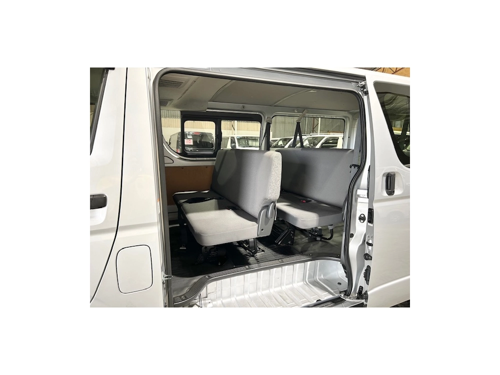 2018 Toyota Hiace LWB +++ $4300 Reduced +++ 3 / 6 / 9 SEATERS