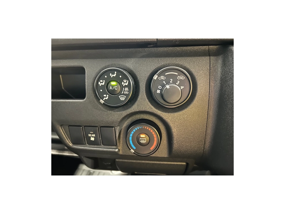 2018 Toyota Hiace LWB +++ $4300 Reduced +++ 3 / 6 / 9 SEATERS
