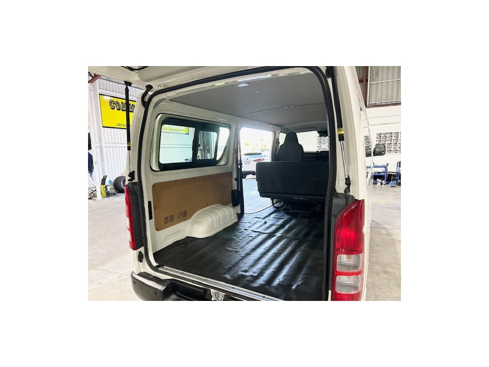 2021 Toyota Hiace Facelift Model =4X4= 6 Seater - Parking Sensors 