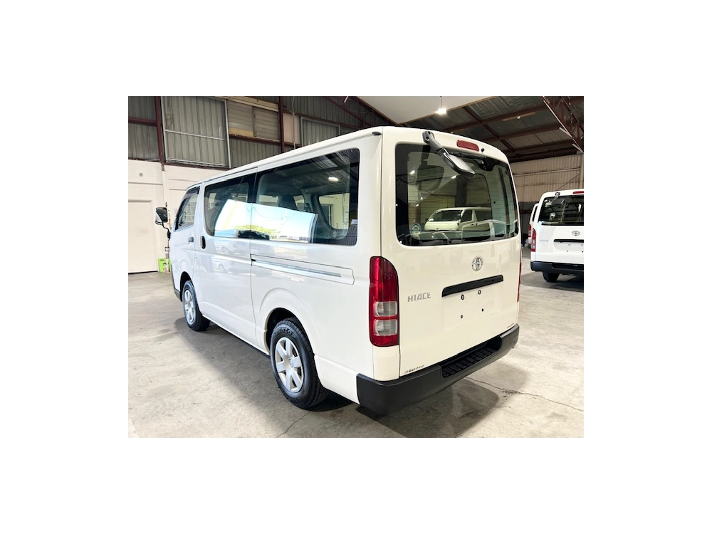 2015 Toyota Hiace 4X4_ 3L Diesel_ 4WD LOW KMS_ $500 DISCOUNTED FOR FUEL (1 WEEK ONLY)