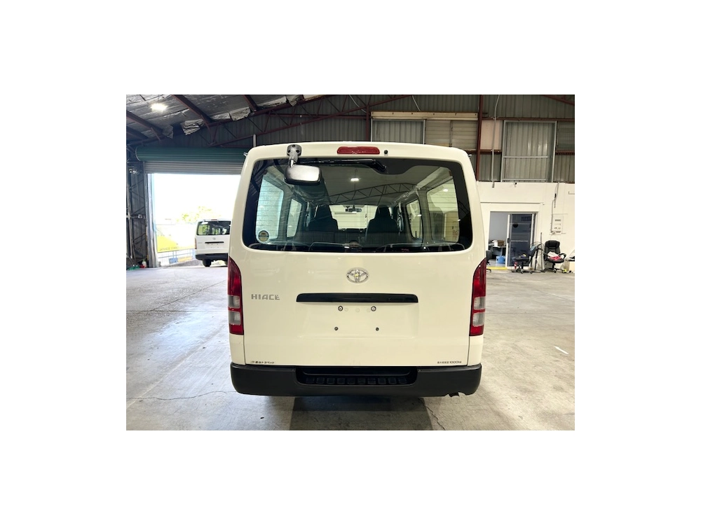 2015 Toyota Hiace = 4x4 = 3L Diesel 