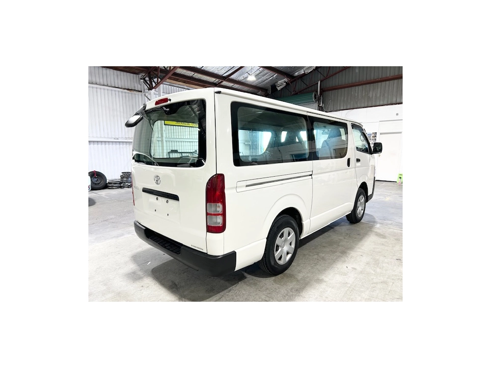 2015 Toyota Hiace = 4x4 = 3L Diesel 