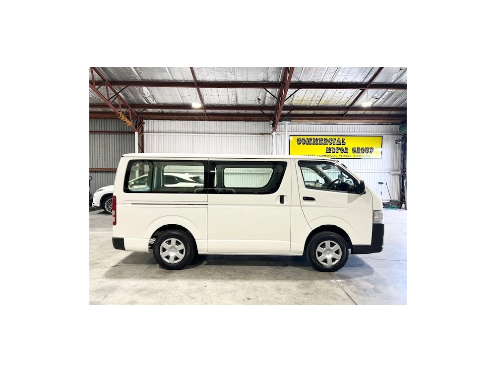 2015 Toyota Hiace = 4x4 = 3L Diesel 