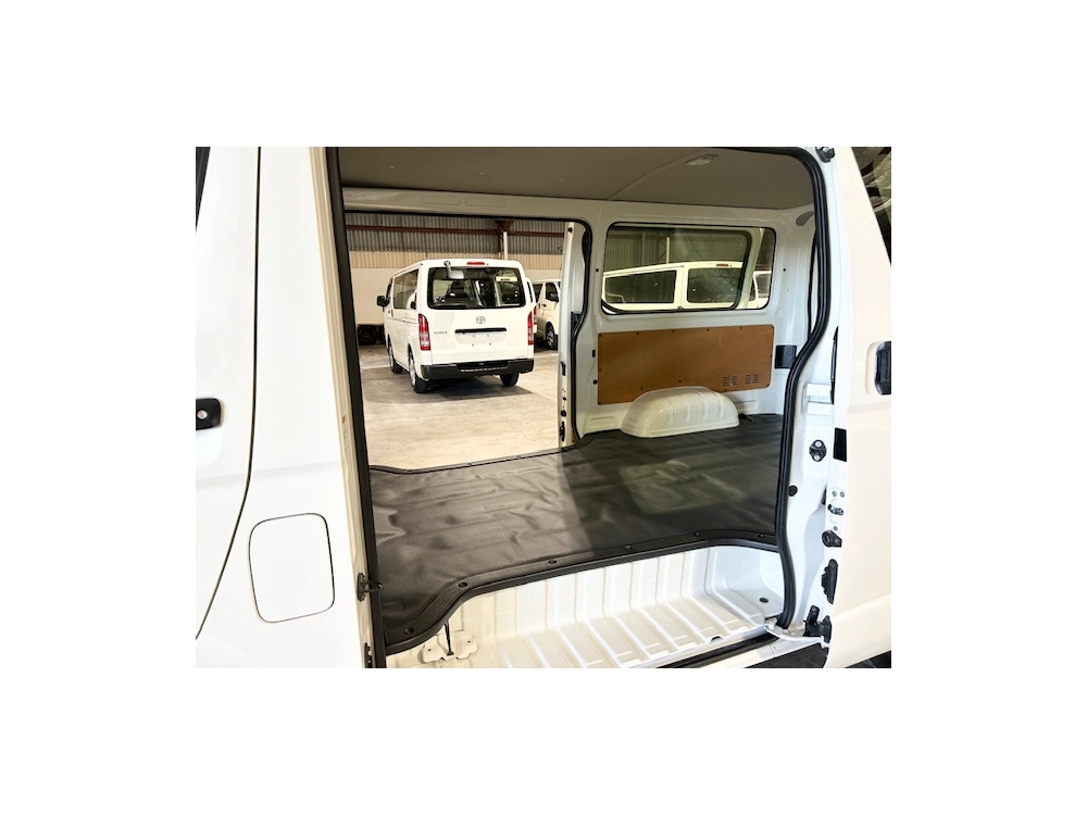 2015 Toyota Hiace 4X4_ 3L Diesel_ 4WD_ $1000 REDUCED for Fuel