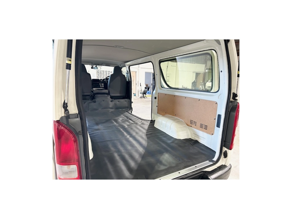 2015 Toyota Hiace 4X4_ 3L Diesel_ 4WD LOW KMS_ $500 DISCOUNTED FOR FUEL (1 WEEK ONLY)