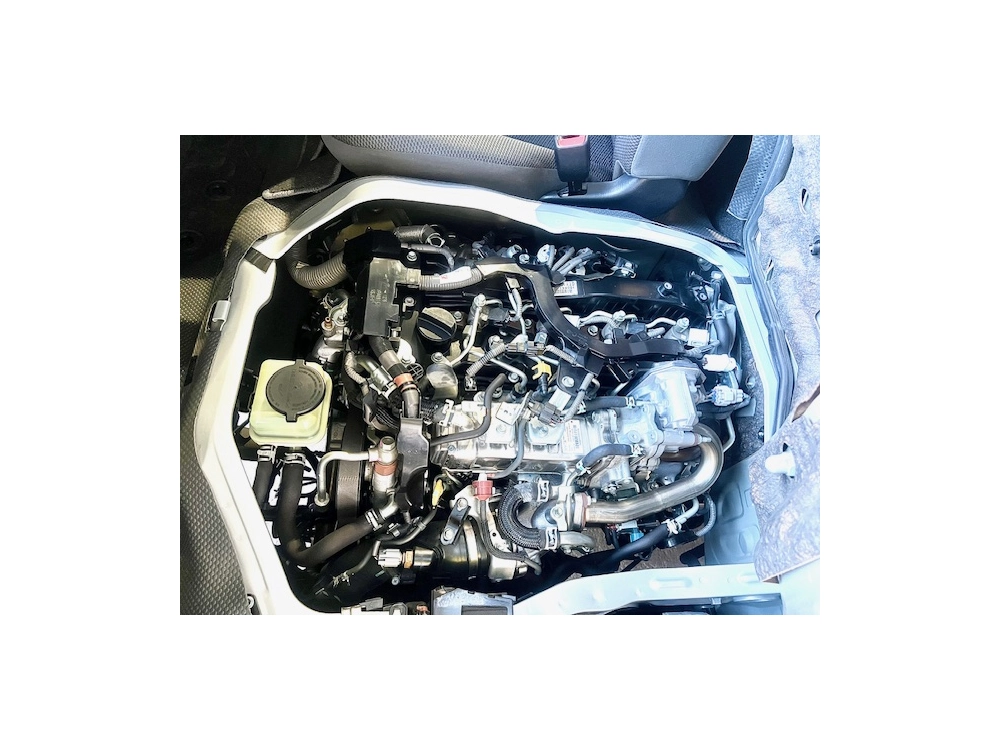 2020 Toyota Hiace NEW SHAPE_ 5 DOORS_ 6 SEATS