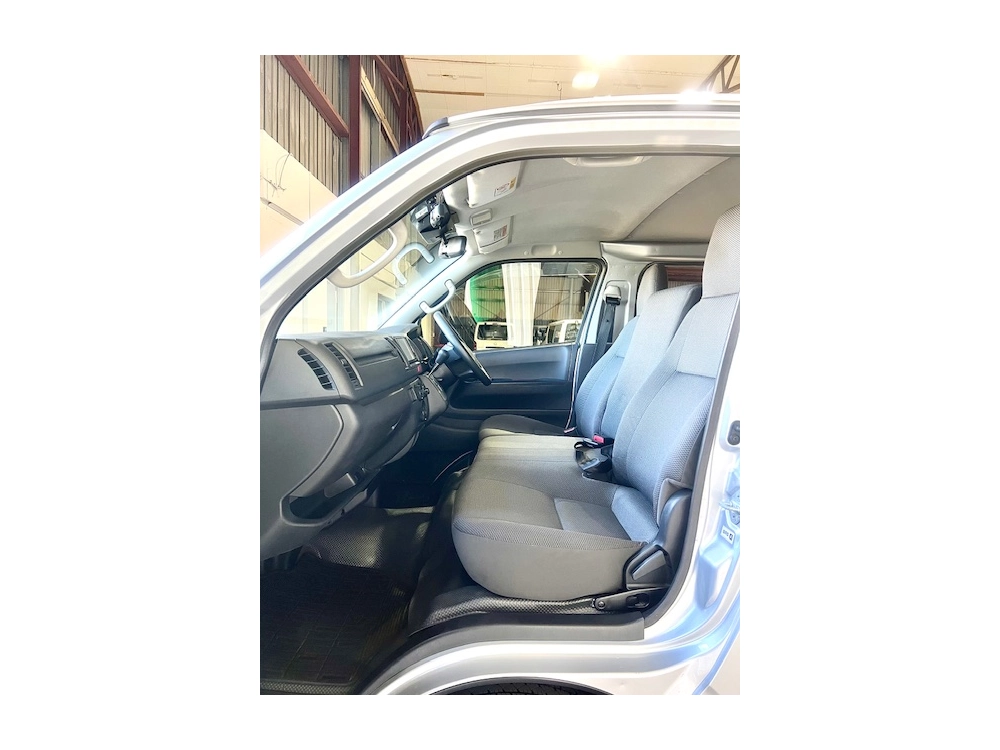 2020 Toyota Hiace NEW SHAPE_ 5 DOORS_ 6 SEATS