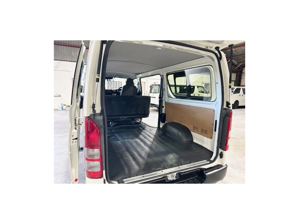 2020 Toyota Hiace FACELIFT MODEL 6 Seaters *4x4*