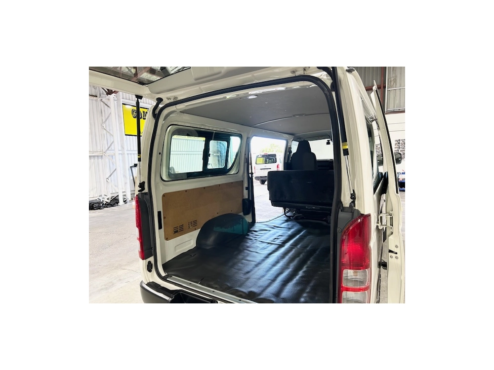 2018 Toyota Hiace = 6 Seaters = ONLY 89kms!!