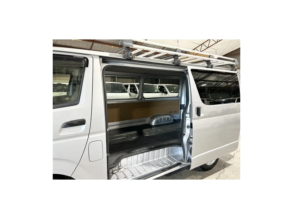 2018 Toyota Hiace =2WD= Free Heavy Duty ROOFRACK *** $1000 DISCOUNTED for FUEL