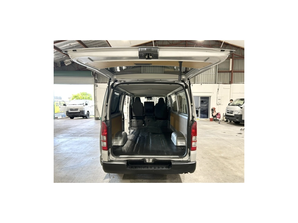 2018 Toyota Hiace =2WD= Free Heavy Duty ROOFRACK *** $1000 DISCOUNTED for FUEL