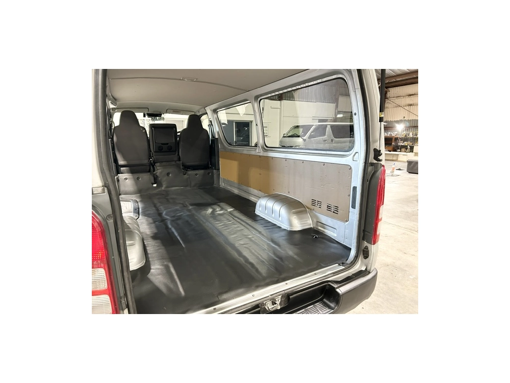 2018 Toyota Hiace =2WD= Free Heavy Duty ROOFRACK *** $1000 DISCOUNTED for FUEL