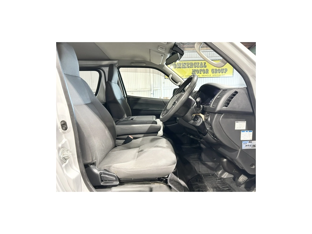 2018 Toyota Hiace =2WD= Free Heavy Duty ROOFRACK *** $1000 DISCOUNTED for FUEL