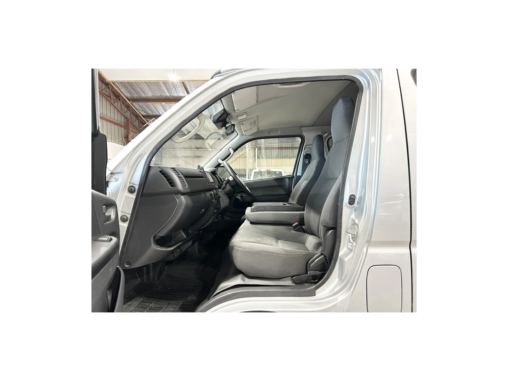 2018 Toyota Hiace =2WD= Free Heavy Duty ROOFRACK *** $1000 DISCOUNTED for FUEL