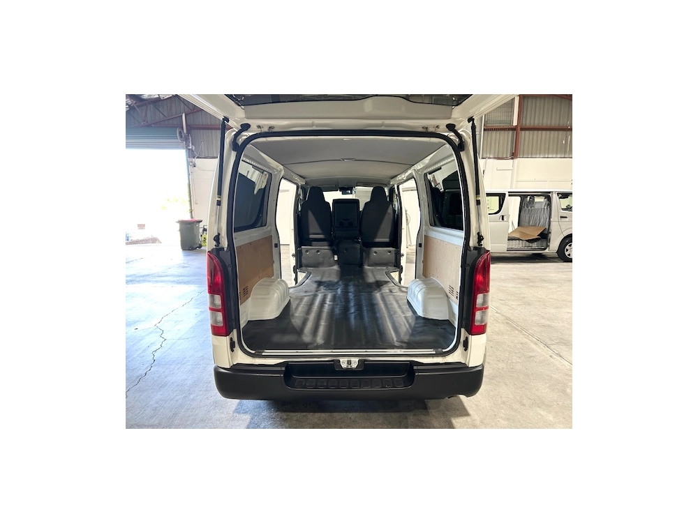 2020 Toyota Hiace LWB DIESEL TURBO