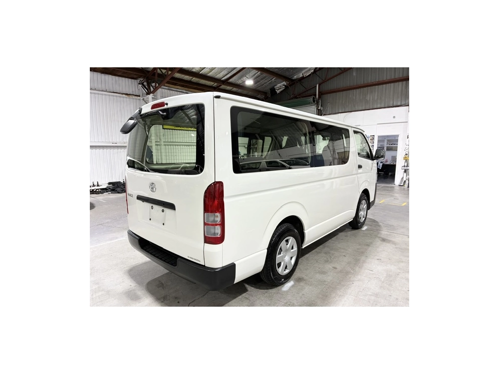 2020 Toyota Hiace / 6 SEATER 