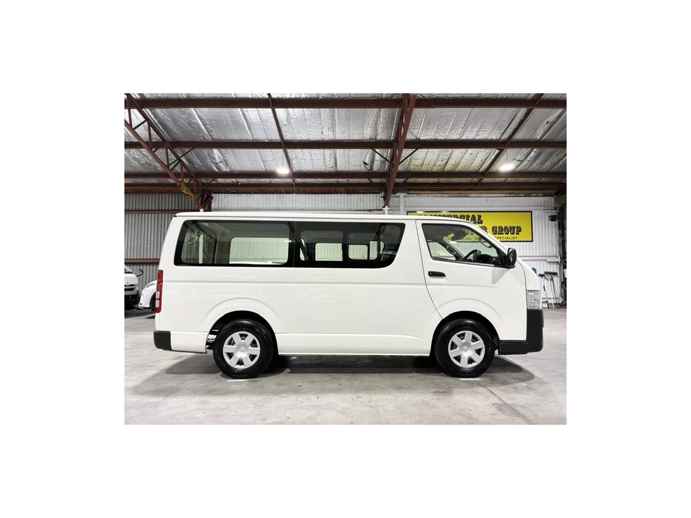 2020 Toyota Hiace / 6 SEATER 