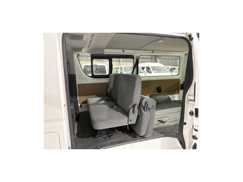 2020 Toyota Hiace / 6 SEATER 