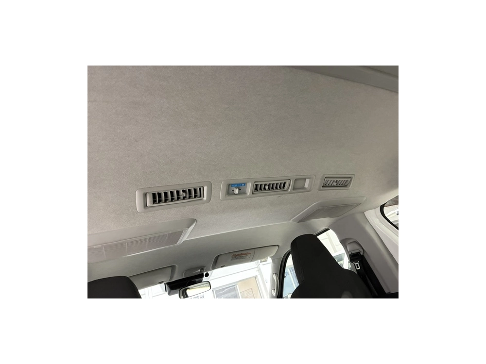 2020 Toyota Hiace / 6 SEATER 
