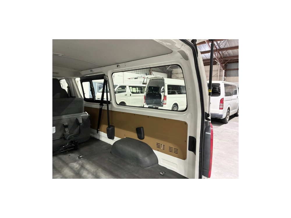 2020 Toyota Hiace / 6 SEATER 