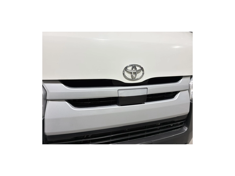 2020 Toyota Hiace / 6 SEATER 