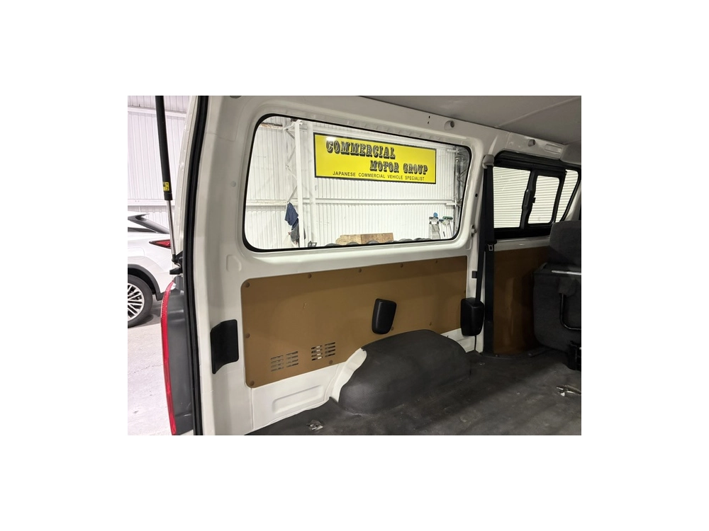 2020 Toyota Hiace / 6 SEATER 