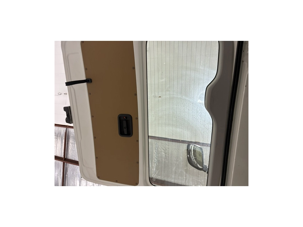 2020 Toyota Hiace / 6 SEATER 