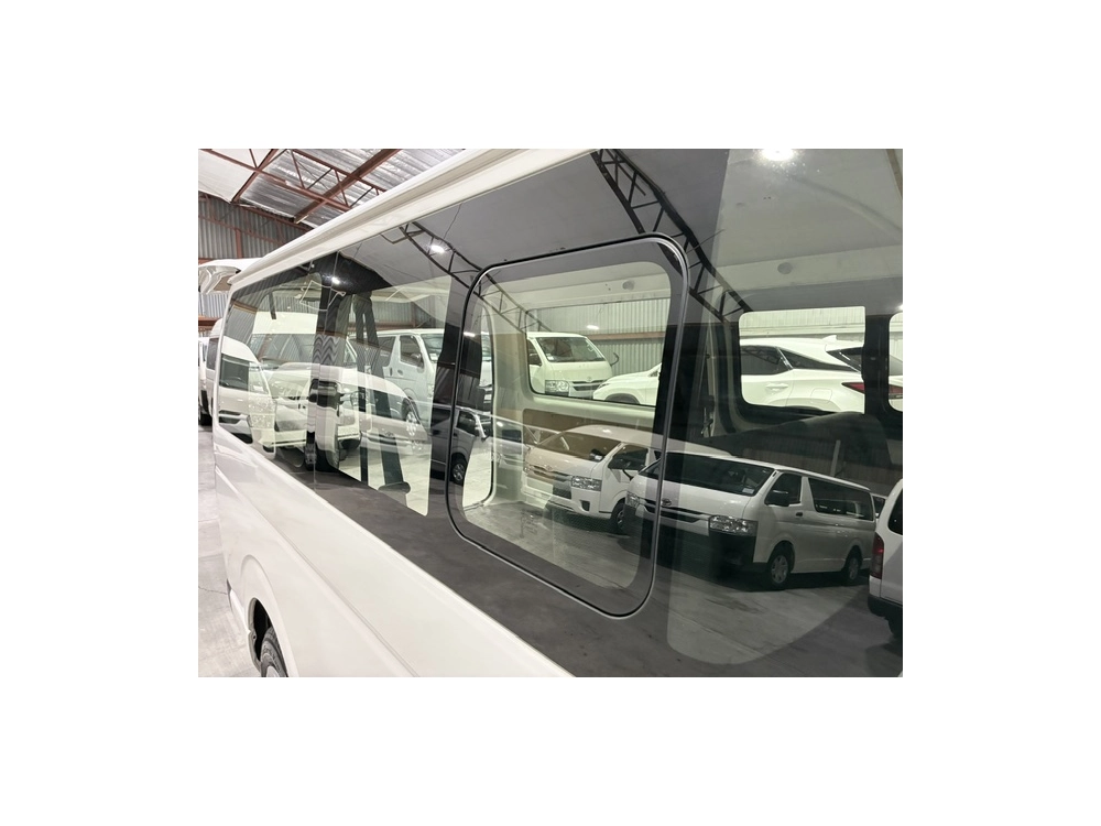 2020 Toyota Hiace / 6 SEATER 
