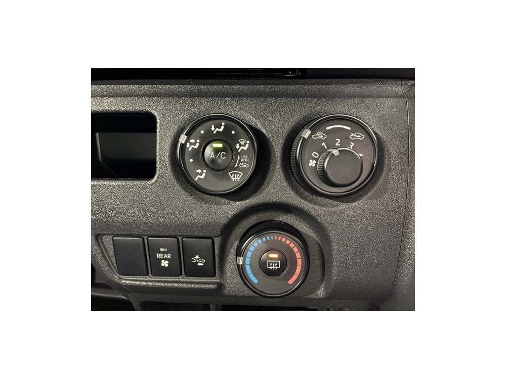 2020 Toyota Hiace / 6 SEATER 