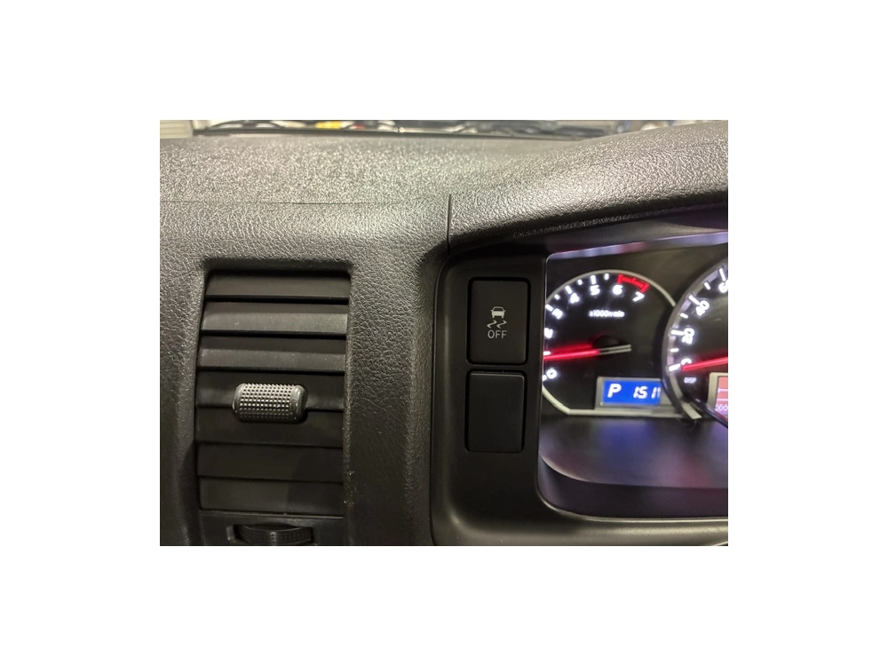 2020 Toyota Hiace / 6 SEATER 
