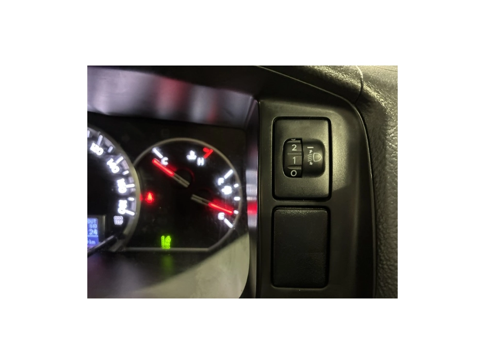 2020 Toyota Hiace / 6 SEATER 