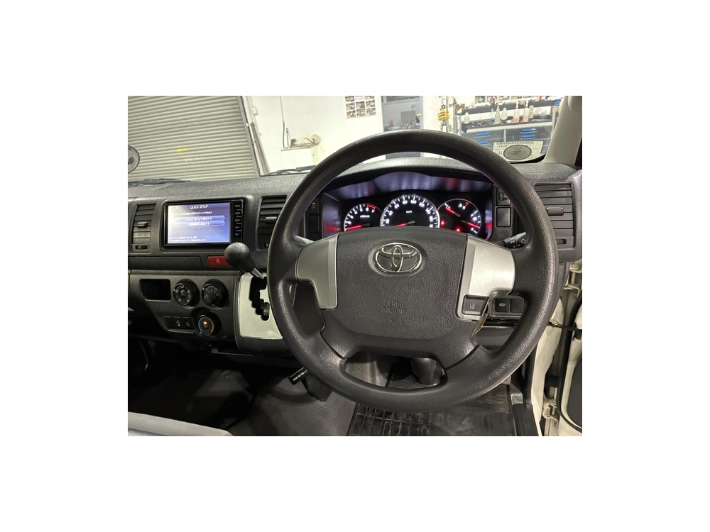 2020 Toyota Hiace / 6 SEATER 