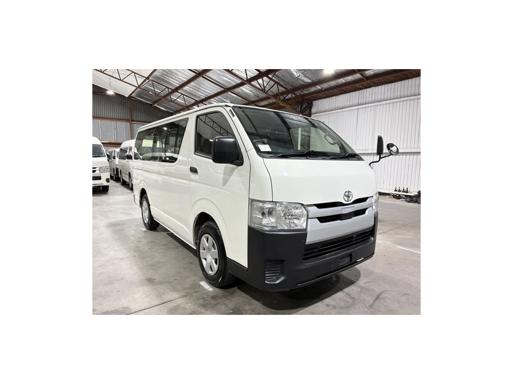 2020 Toyota Hiace / 6 or 9 SEATER / REAR AIRCON!!