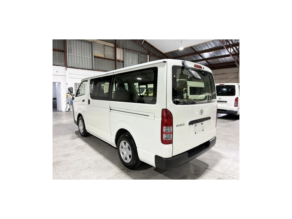 2020 Toyota Hiace / 6 SEATER 