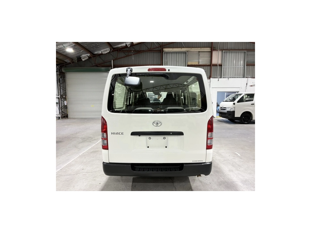 2020 Toyota Hiace / 6 SEATER 