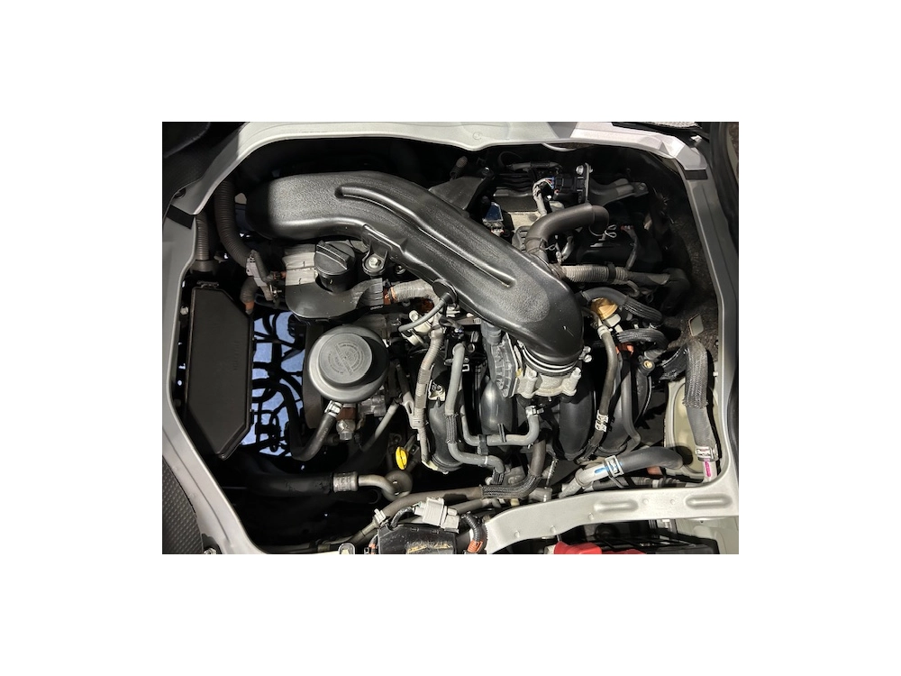 2018 Toyota Hiace ==FULL OPTION, 6 SEATERS==