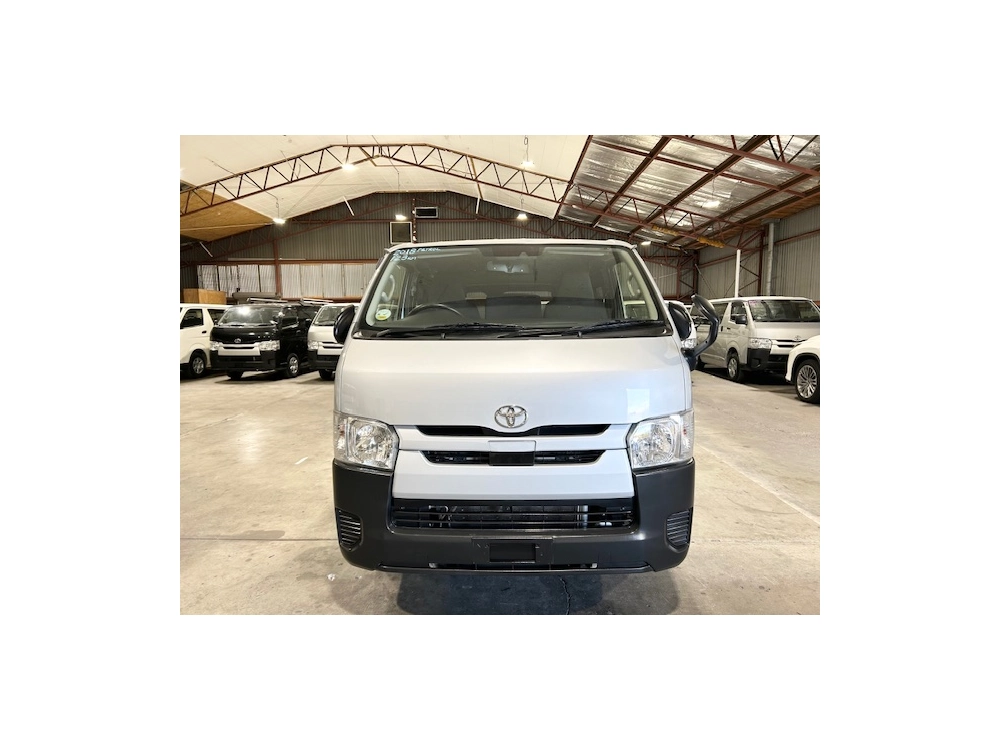 2018 Toyota Hiace ==FULL OPTION, 6 SEATERS==