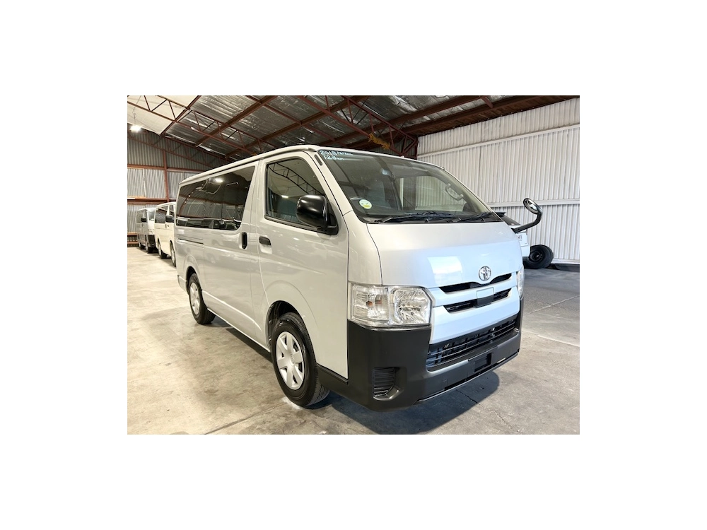 2018 Toyota Hiace ==FULL OPTION ---- 6 SEATERS==