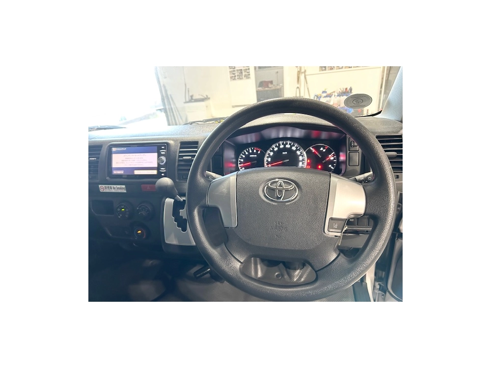 2018 Toyota Hiace ==FULL OPTION, 6 SEATERS==