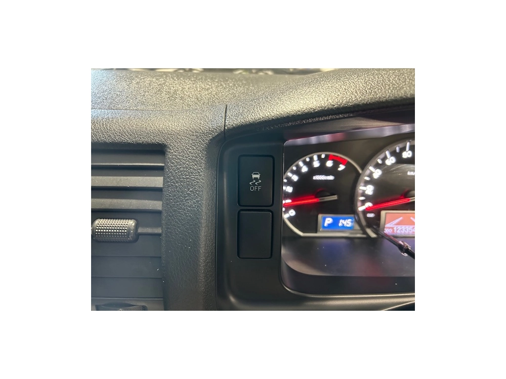 2018 Toyota Hiace ==FULL OPTION, 6 SEATERS==