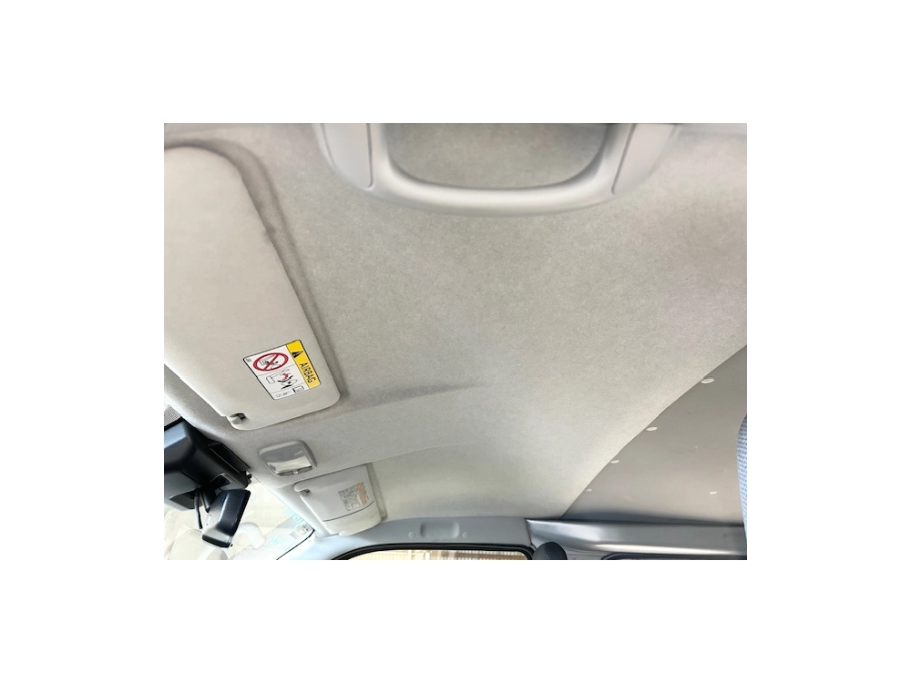 2018 Toyota Hiace ==FULL OPTION, 6 SEATERS==