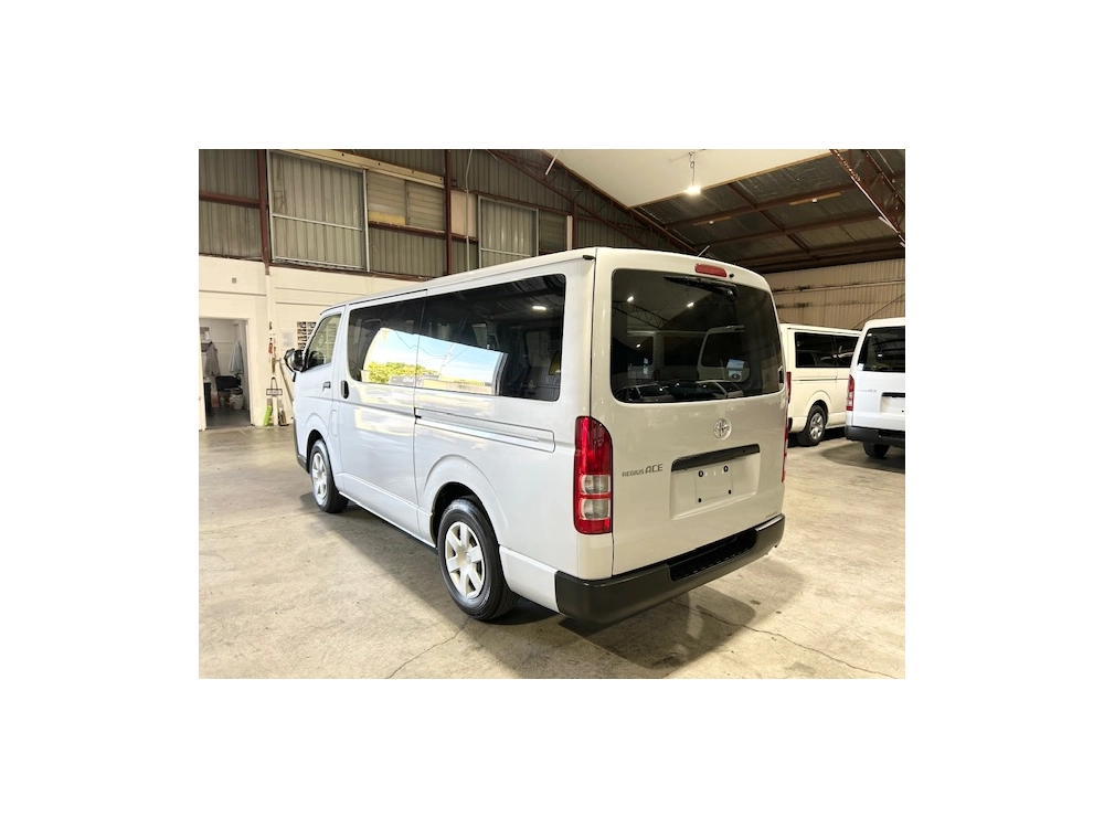 2018 Toyota Hiace - 6 Seater - Full Options