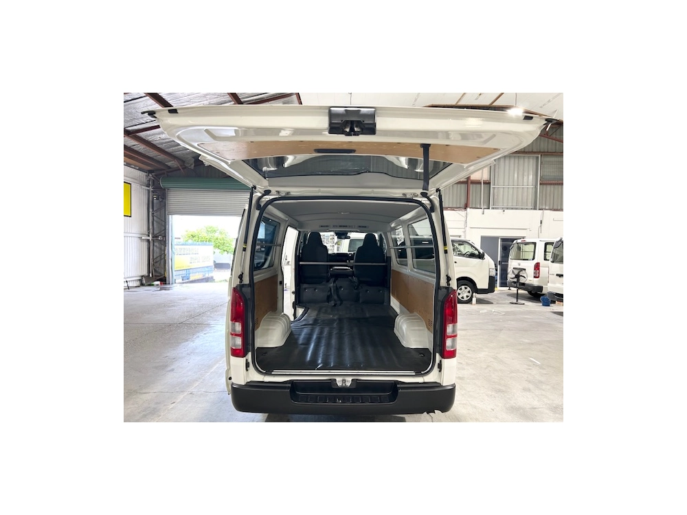 2018 Toyota Hiace = 4X4 = ONLY 123kms