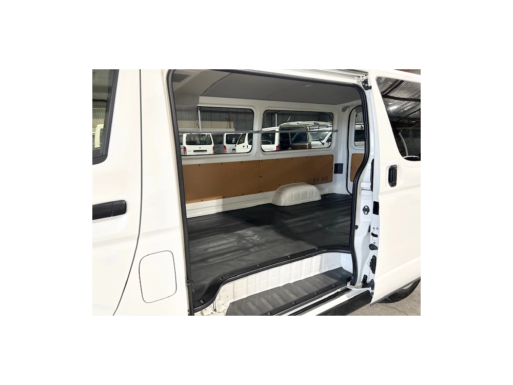 2018 Toyota Hiace = 4X4 = ONLY 123kms