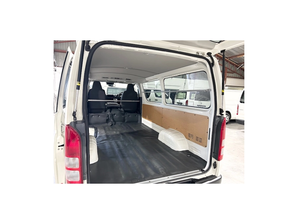2018 Toyota Hiace = 4X4 = ONLY 123kms