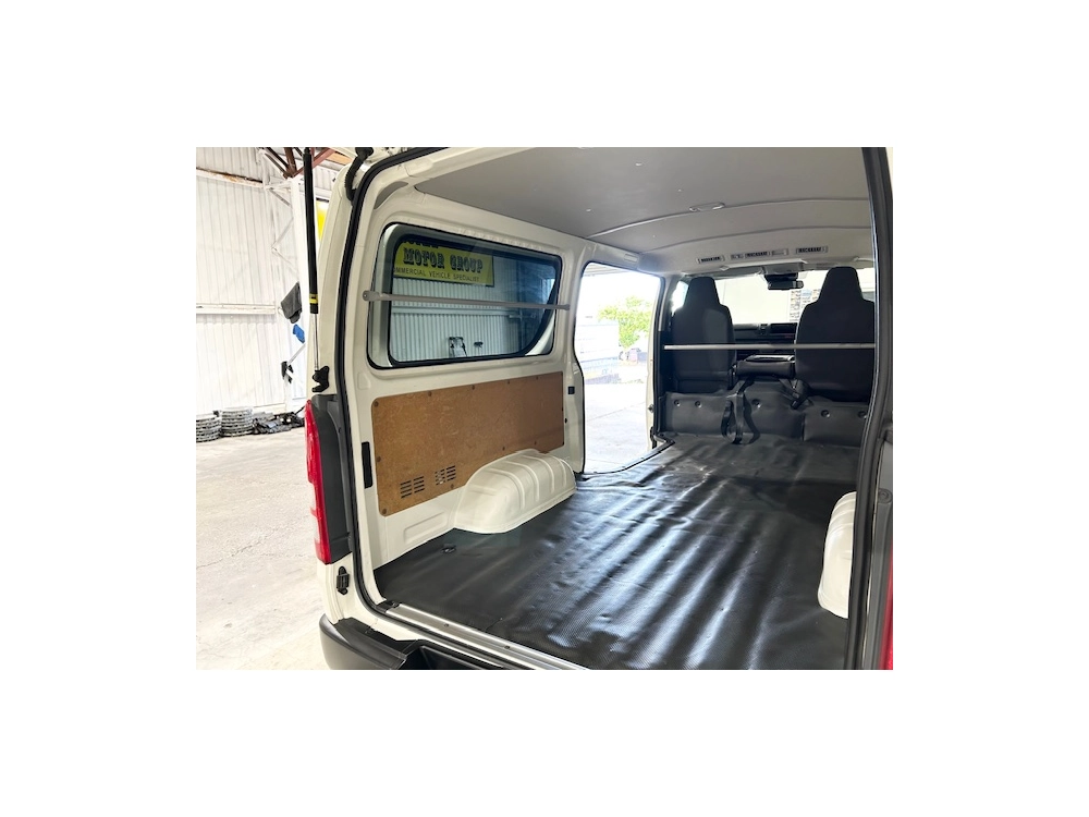 2018 Toyota Hiace = 4X4 = ONLY 123kms