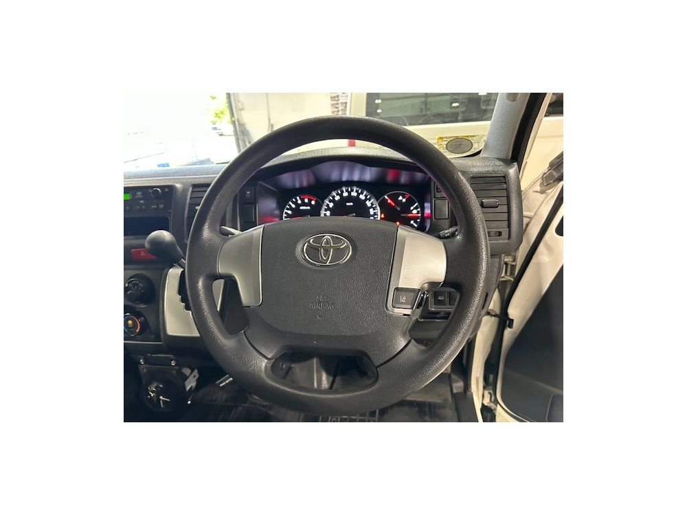 2018 Toyota Hiace = 4X4 = ONLY 123kms